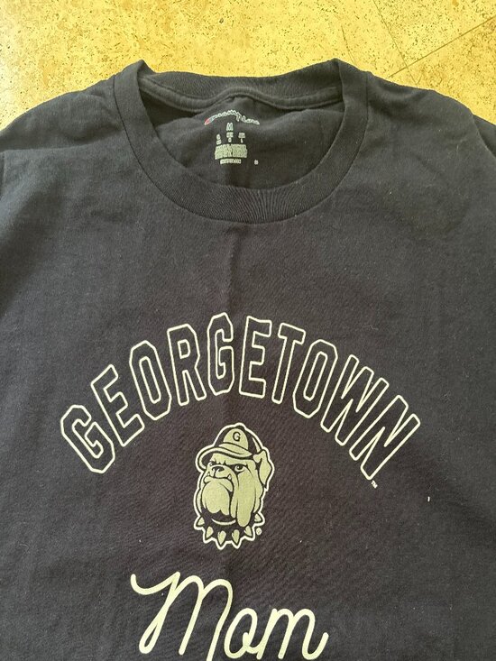 GEORGETOWN UNIVERSITY MOM TEE - Picture 3 of 3